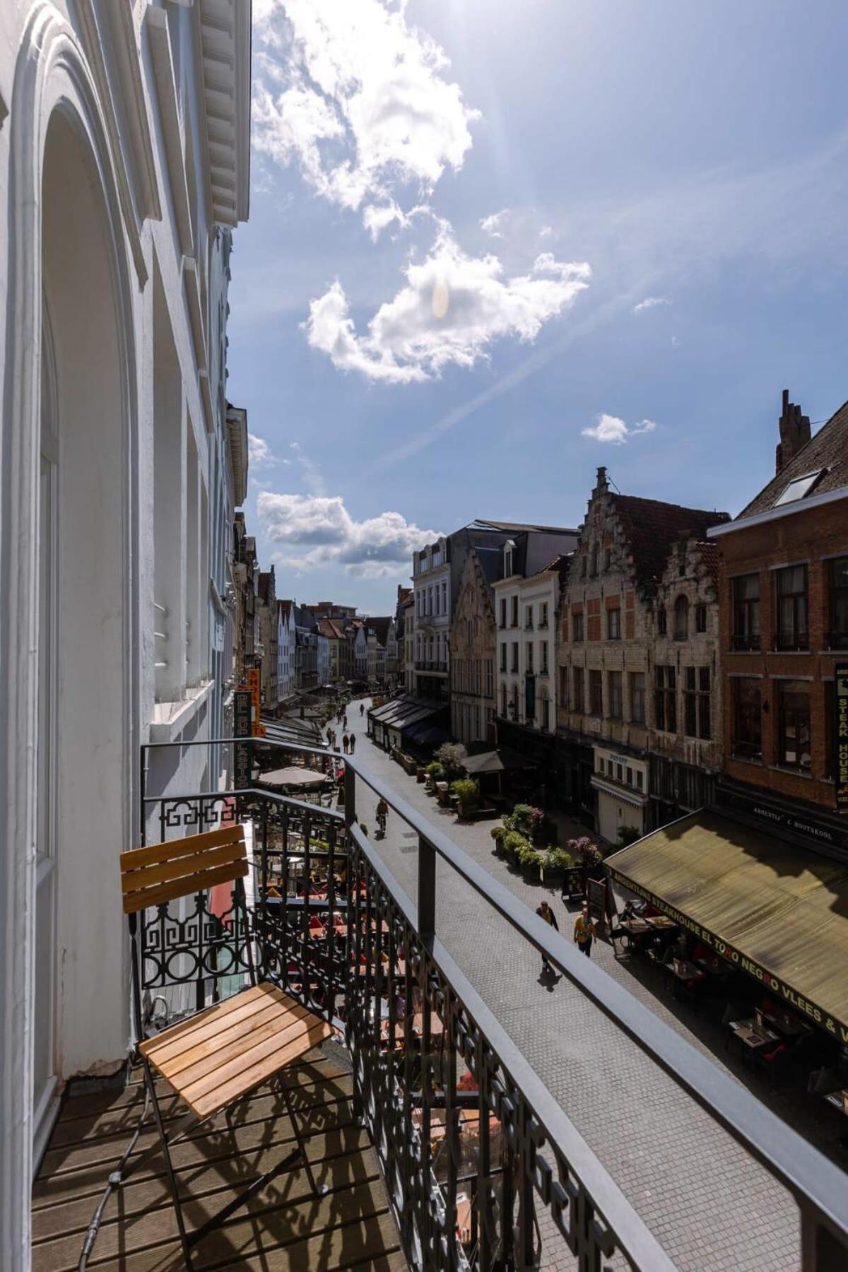 Huswell - Modern In The Centre Of Apartment